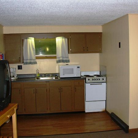 Red Carpet Inn On The Lake - Oneonta Εξωτερικό φωτογραφία