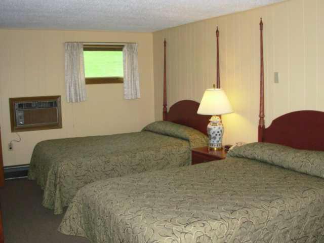 Red Carpet Inn On The Lake - Oneonta Δωμάτιο φωτογραφία