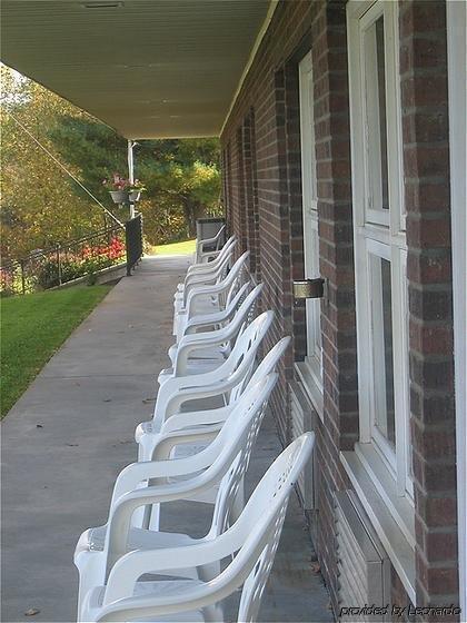 Red Carpet Inn On The Lake - Oneonta Ανέσεις φωτογραφία