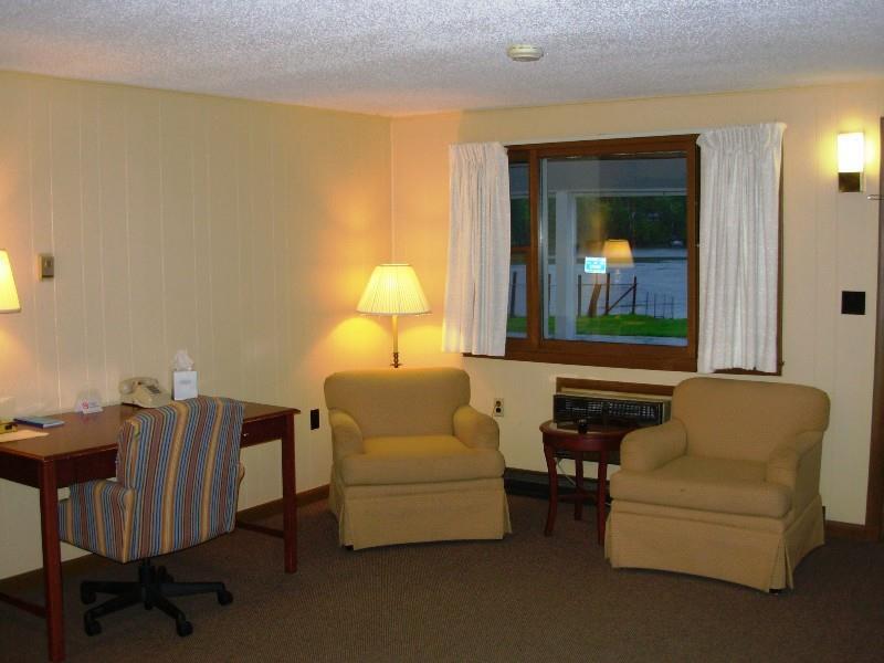 Red Carpet Inn On The Lake - Oneonta Δωμάτιο φωτογραφία