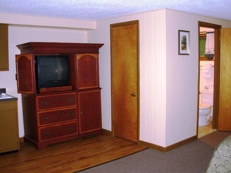 Red Carpet Inn On The Lake - Oneonta Δωμάτιο φωτογραφία