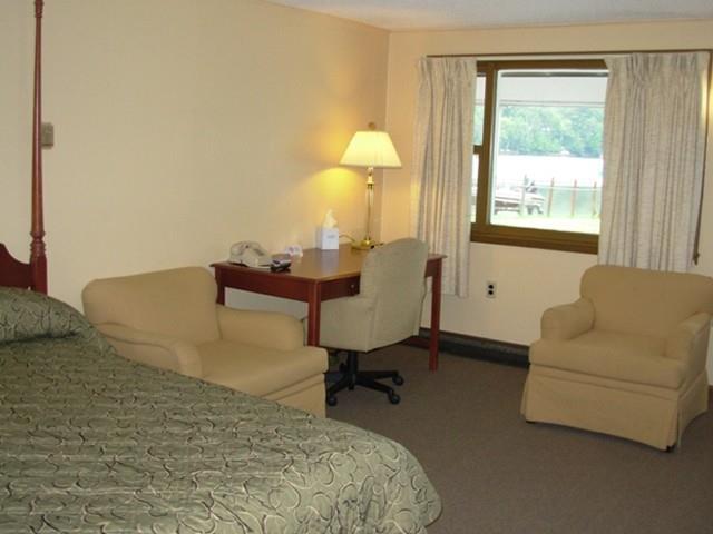 Red Carpet Inn On The Lake - Oneonta Δωμάτιο φωτογραφία