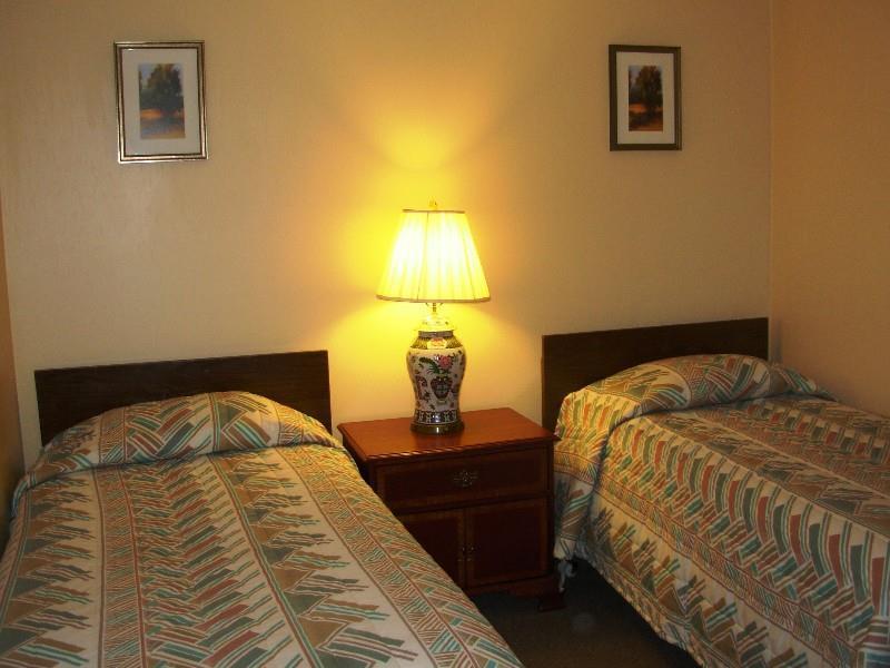 Red Carpet Inn On The Lake - Oneonta Δωμάτιο φωτογραφία