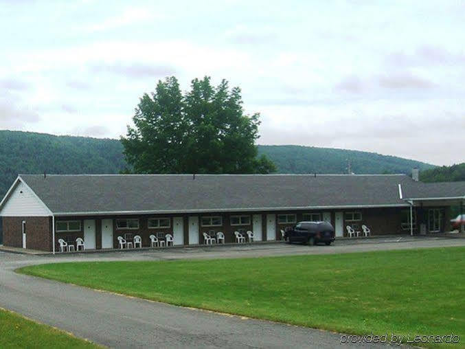 Red Carpet Inn On The Lake - Oneonta Εξωτερικό φωτογραφία
