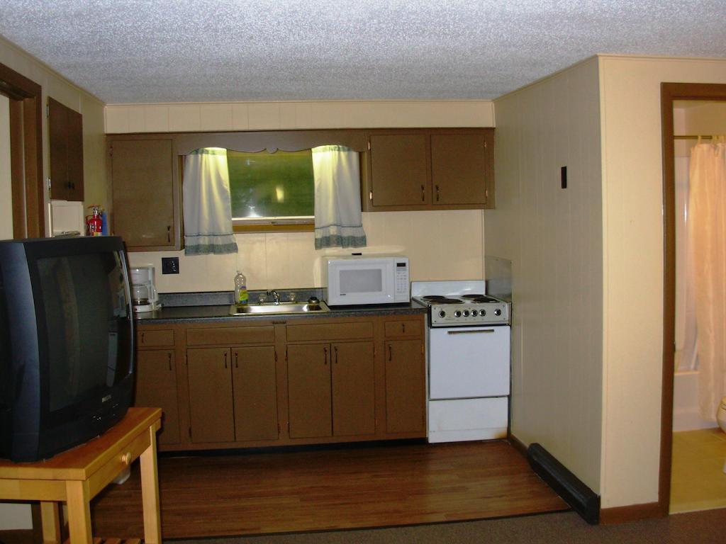 Red Carpet Inn On The Lake - Oneonta Εξωτερικό φωτογραφία