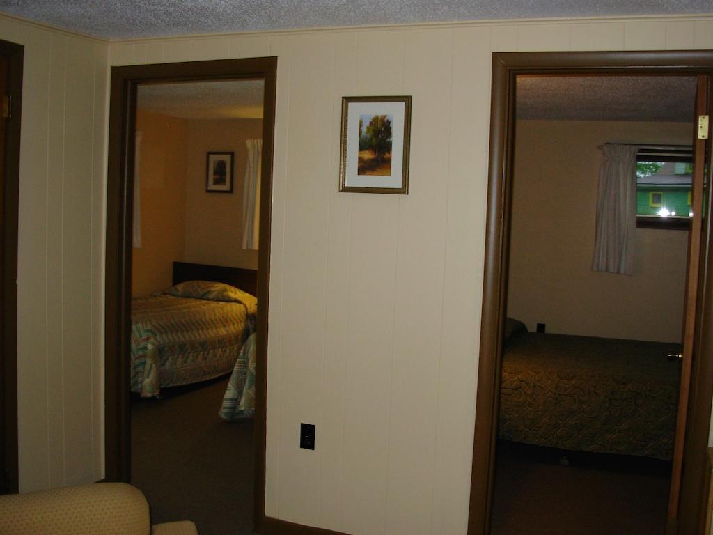 Red Carpet Inn On The Lake - Oneonta Εξωτερικό φωτογραφία