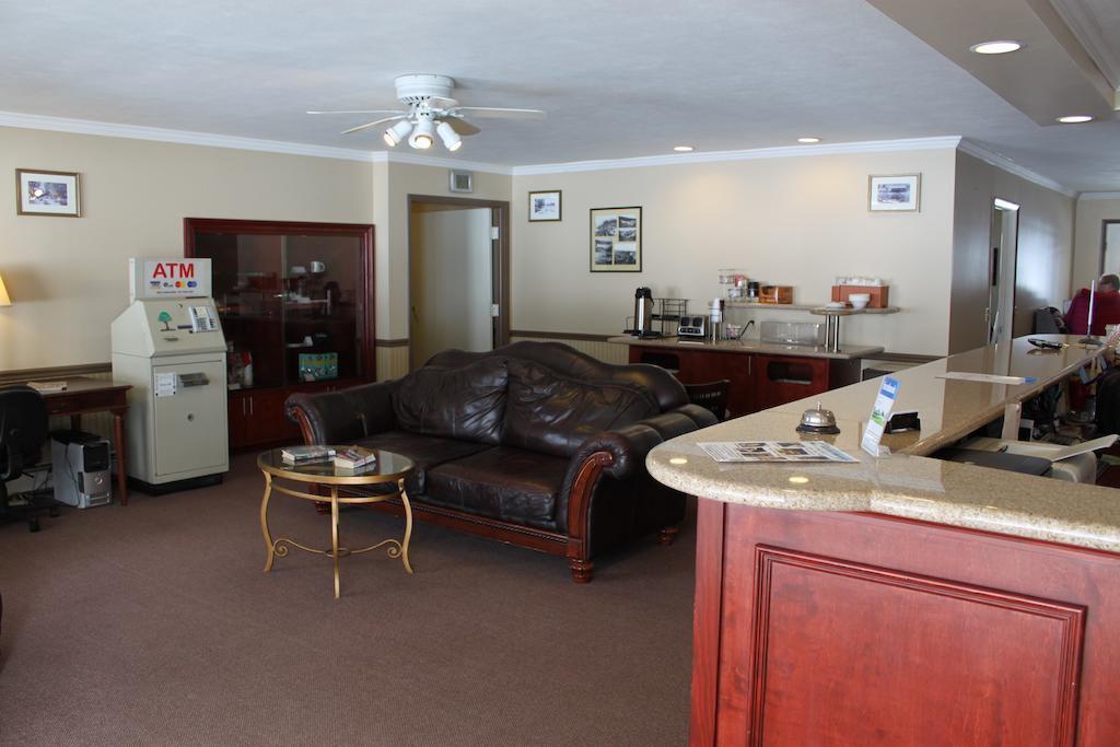 Red Carpet Inn On The Lake - Oneonta Δωμάτιο φωτογραφία